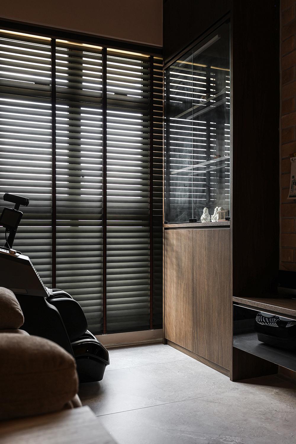 Eclectic Living Room with Homogeneous Tiles and Display Cabinets