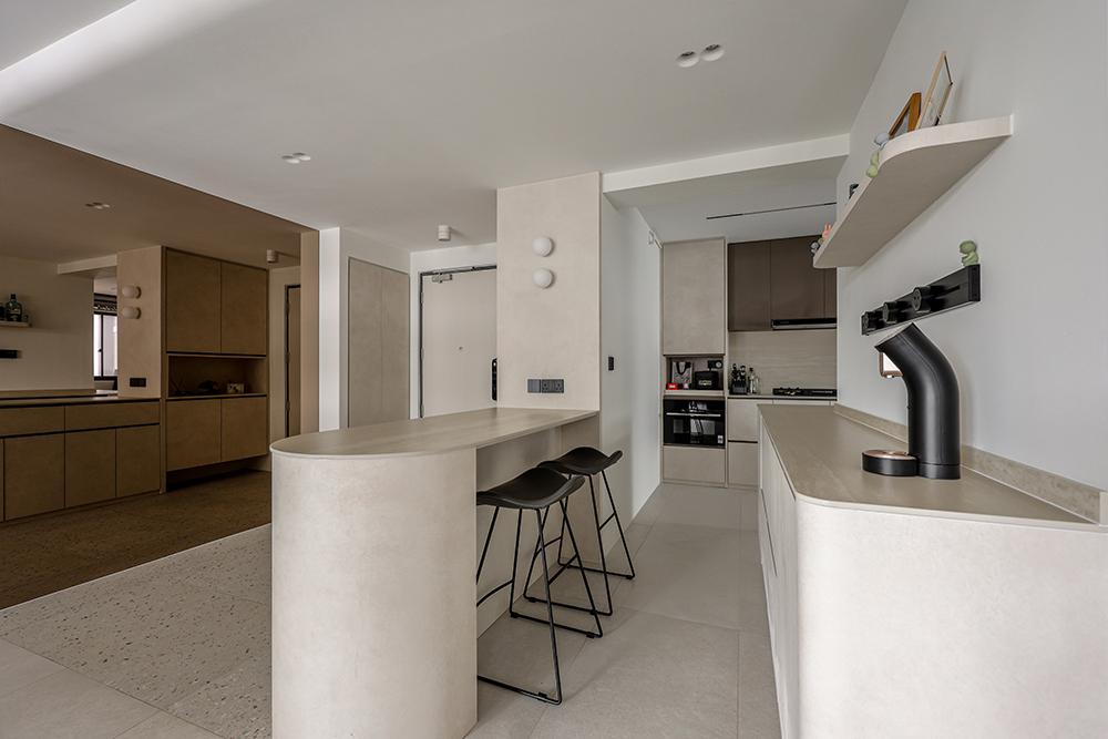Modern Foyer with Homogeneous Tiles and Mirror