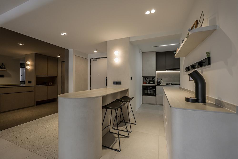 Modern Foyer with Homogeneous Tiles and Mirror