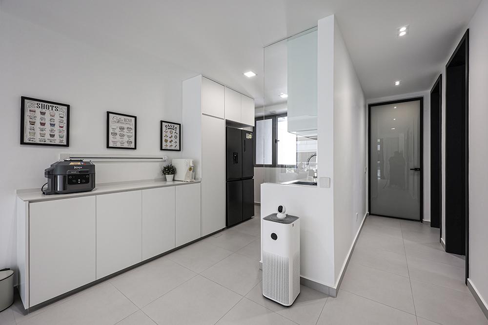 Minimalist Kitchen with Countertop and Homogeneous Tiles