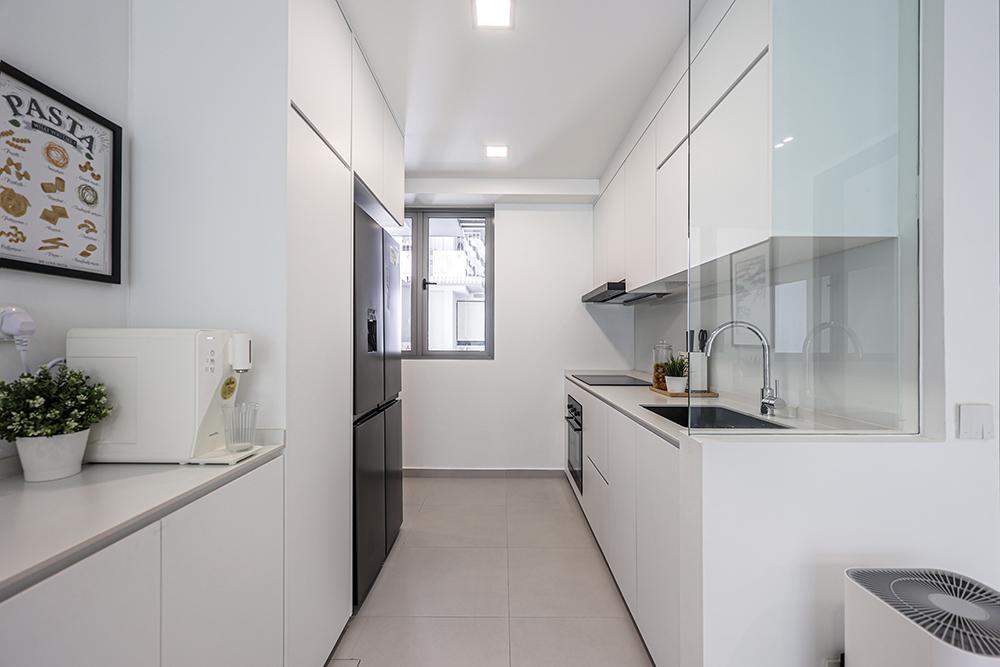 Minimalist Kitchen with Countertop and Homogeneous Tiles