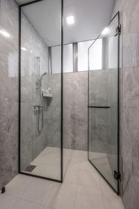 Minimalist Bathroom at Breeze at The East