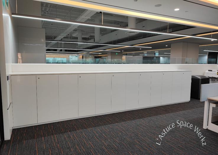 Modern Office with Bookshelf and Desk