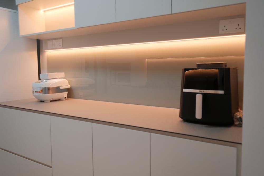 Minimalist Kitchen with Countertop and Homogeneous Tiles