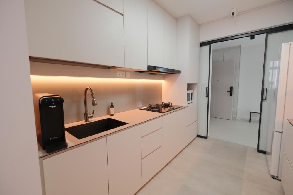 Minimalist Kitchen with Countertop and Homogeneous Tiles