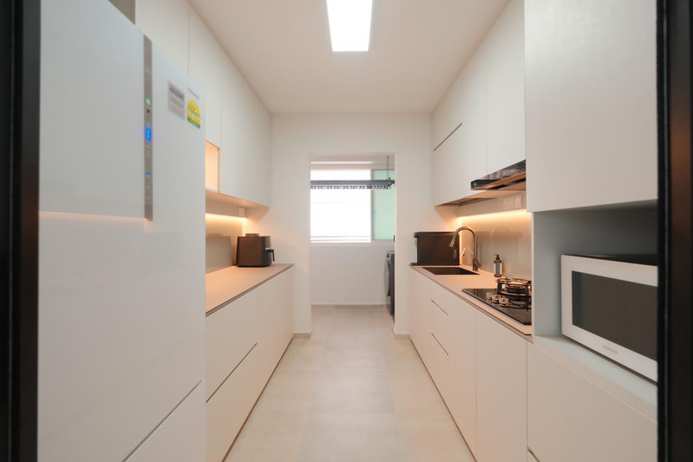 Minimalist Kitchen with Countertop and Homogeneous Tiles