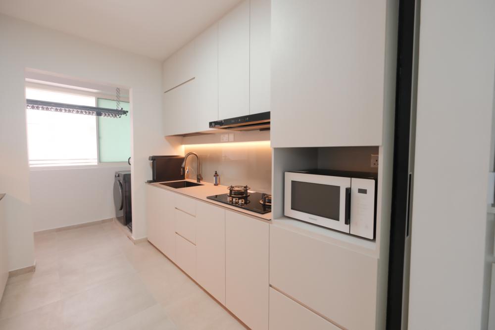 Minimalist Kitchen with Countertop and Homogeneous Tiles