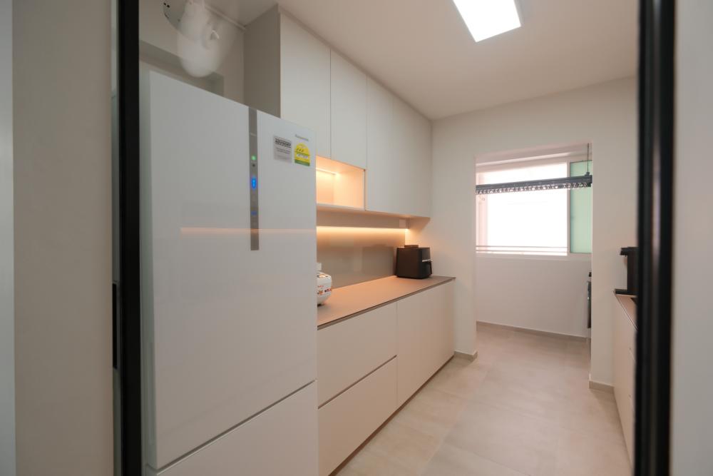 Minimalist Kitchen with Countertop and Homogeneous Tiles