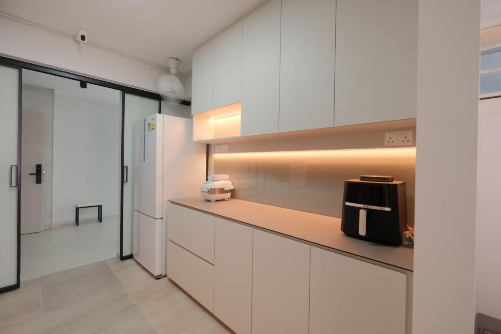 Minimalist Kitchen with Countertop and Homogeneous Tiles