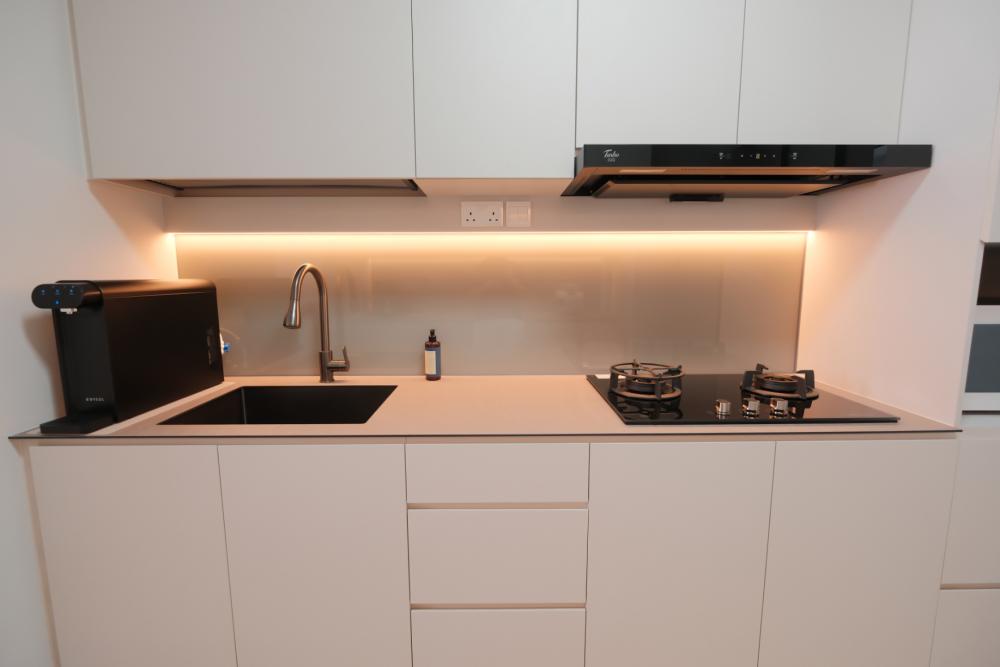 Minimalist Kitchen with Countertop and Homogeneous Tiles