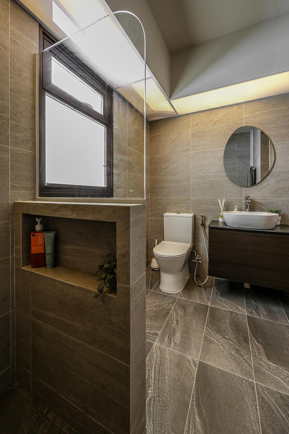 Modern Bathroom with Homogeneous Tiles and Mirror