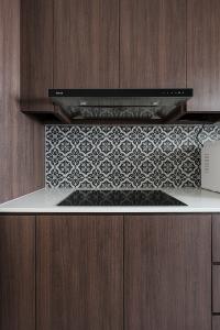 Modern Kitchen at Tampines GreenEmerald