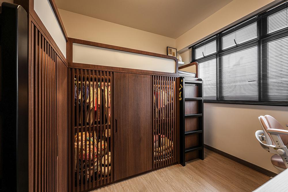 Asian Bedroom with Vinyl Flooring and Loft