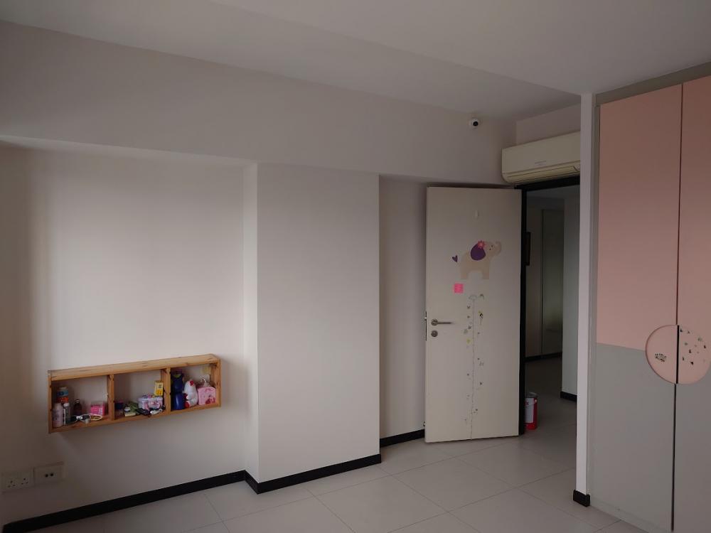 Asian Bedroom with Vinyl Flooring and Wardrobe