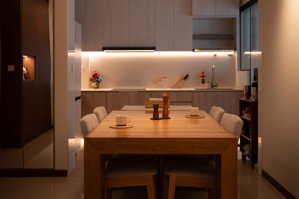 Contemporary Kitchen with Homogeneous Tiles and Herringbone Tiling