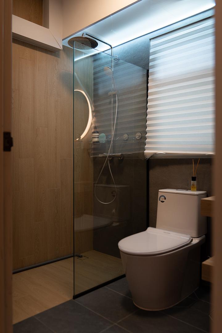 Contemporary Bathroom with Wood Flooring and Mirror