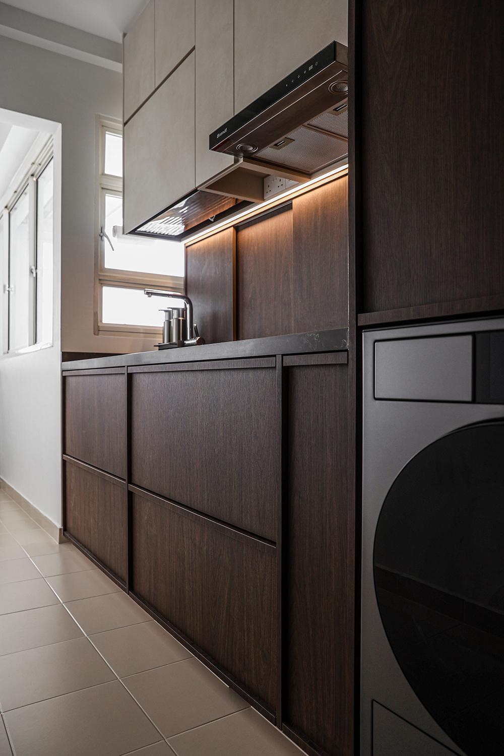 Modern Kitchen with Countertop and Homogeneous Tiles