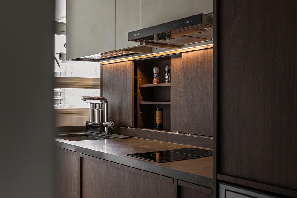Modern Kitchen with Countertop and Open Kitchen