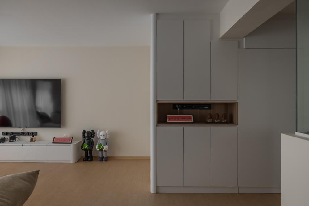 Contemporary Entryway with Shoe Rack and Small Storage