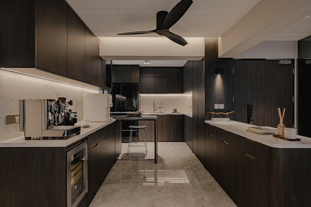 Modern Kitchen with Countertop and Homogeneous Tiles