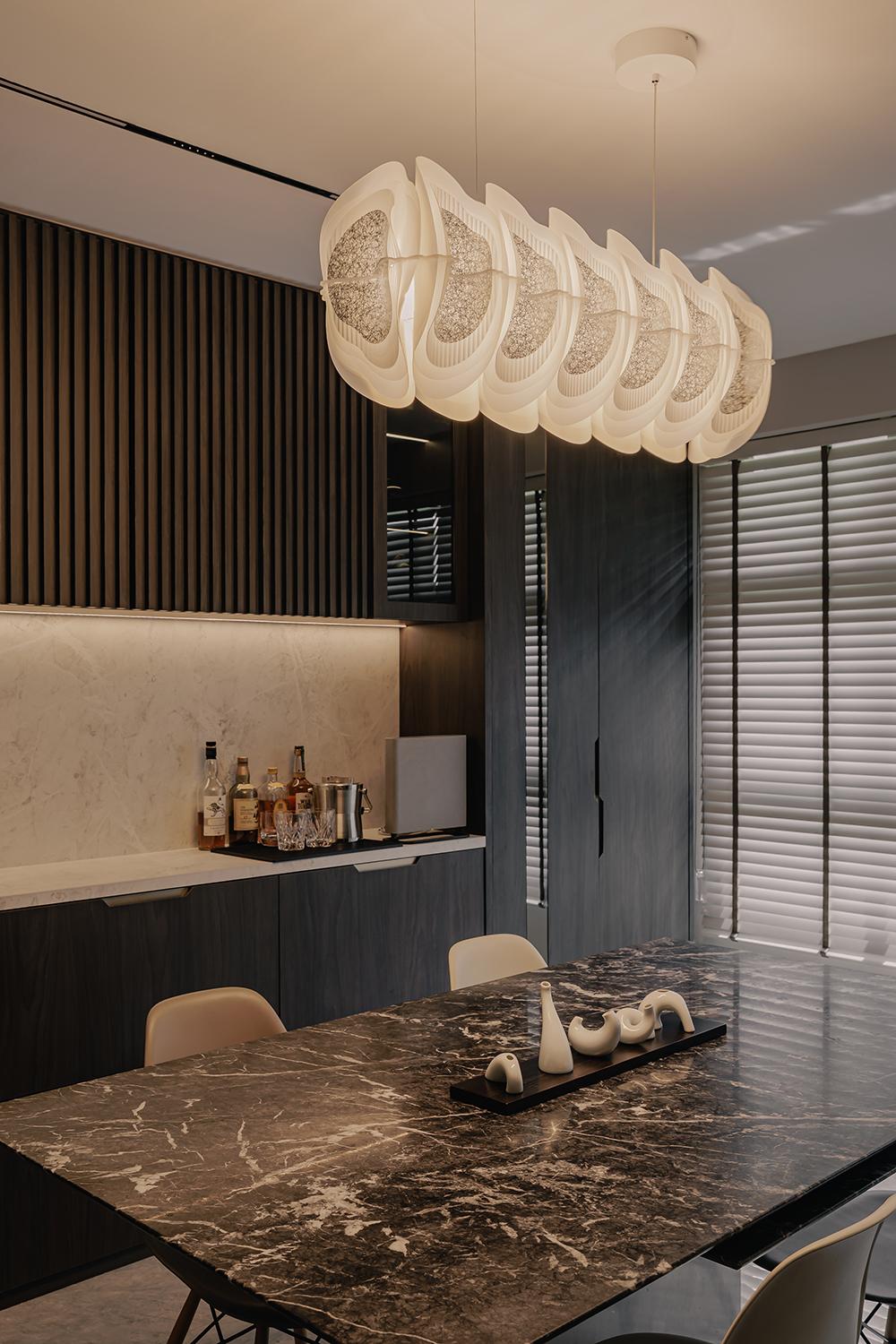 Modern Dining Room with Countertop and Dining Table
