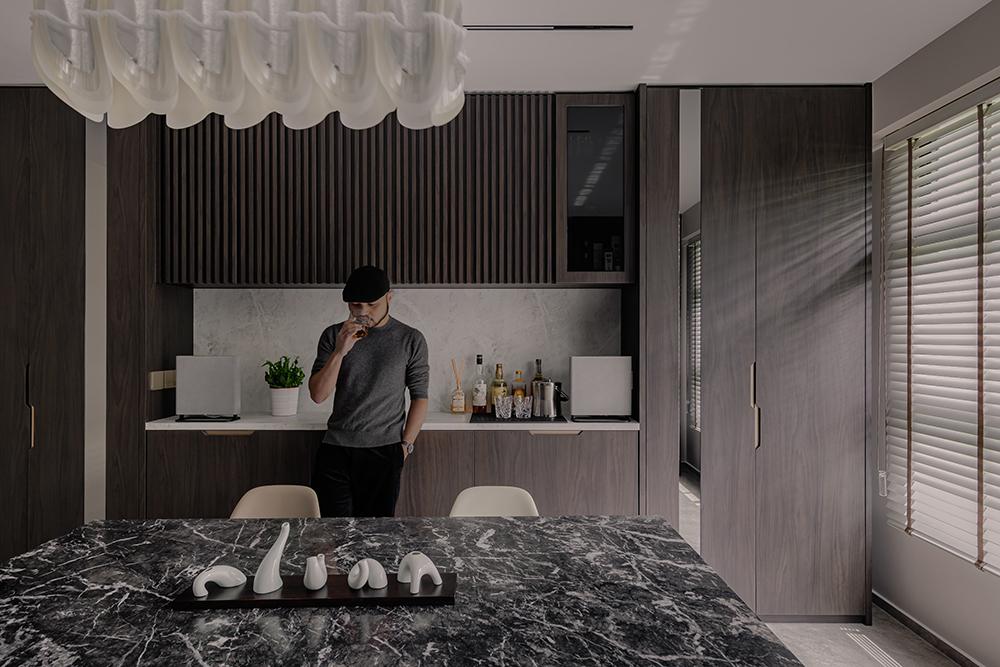 Modern Dining Room with Countertop and Dining Table