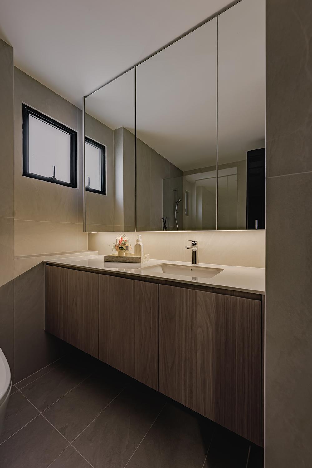 Minimalist Bathroom with Countertop and Homogeneous Tiles