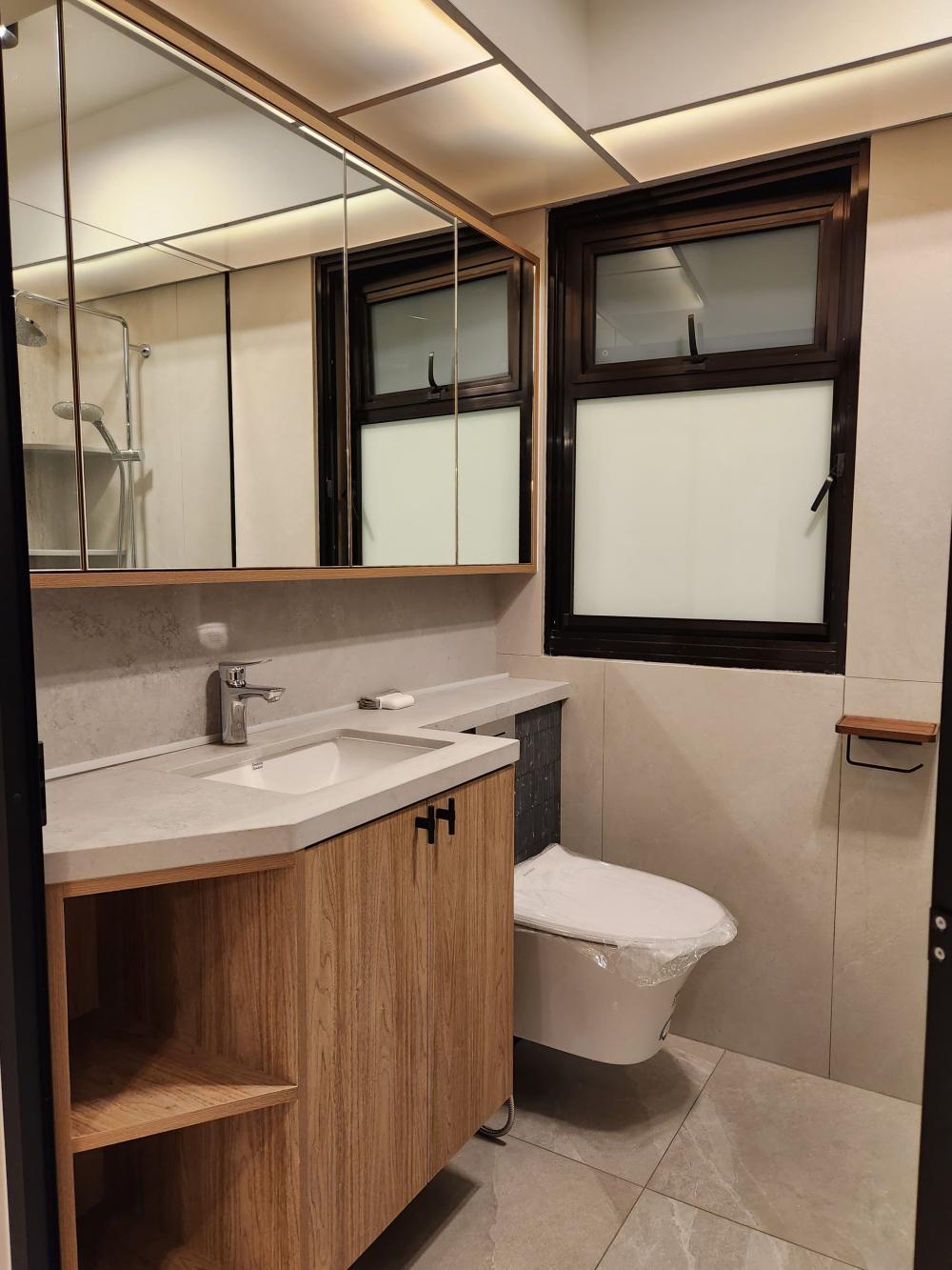 Scandinavian Bathroom with Countertop and Homogeneous Tiles
