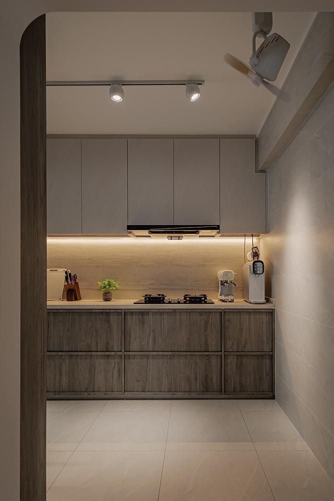 Modern Kitchen with Countertop and Homogeneous Tiles