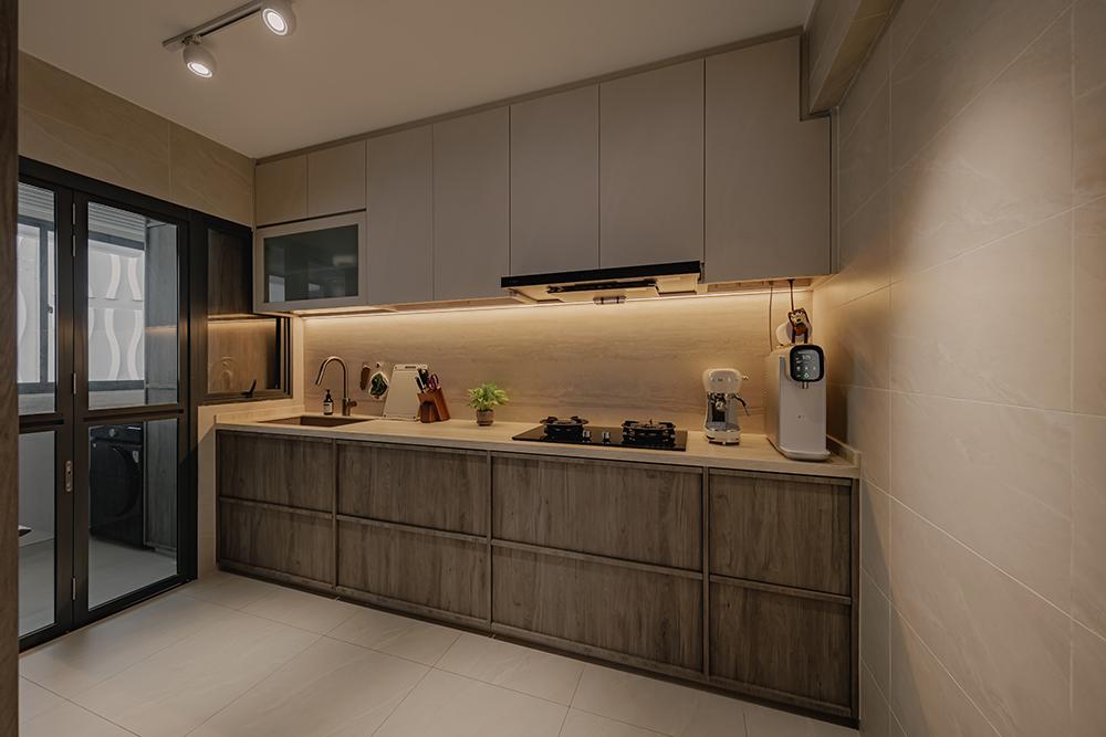 Modern Kitchen with Countertop and Homogeneous Tiles