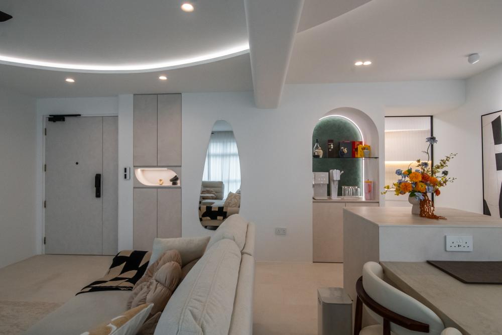 Modern Living Room with Feature Wall and Mirror