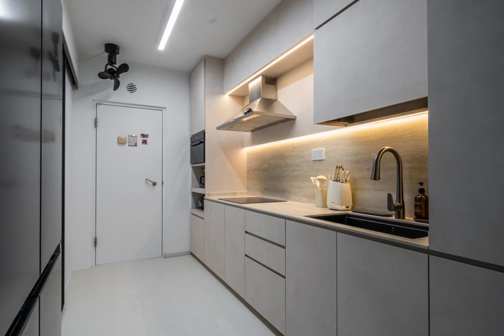Modern Kitchen with Countertop and Kitchen Backsplash