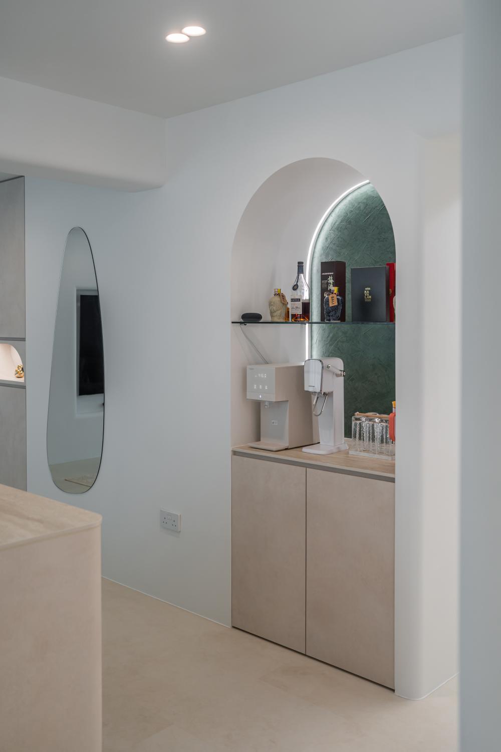 Modern Dining Room with Feature Wall and Mirror