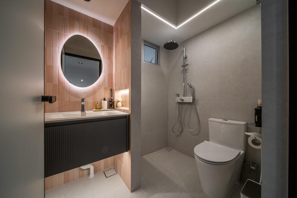 Modern Bathroom with Homogeneous Tiles and Mirror
