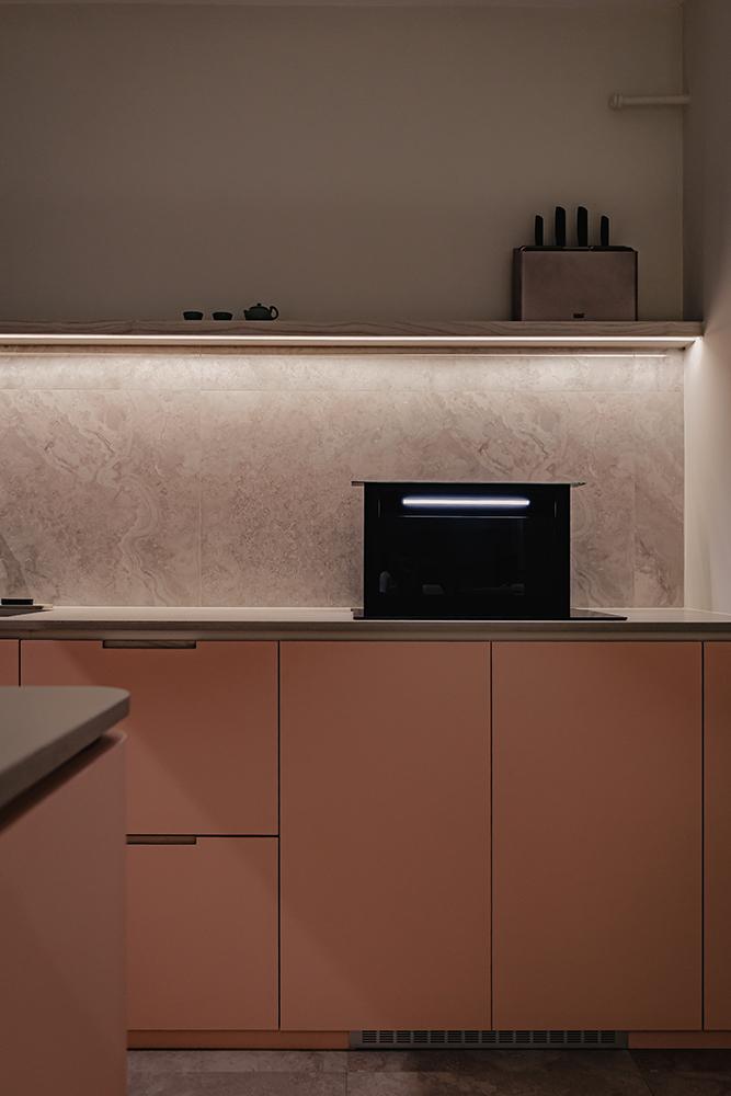 Modern Kitchen with Countertop and Homogeneous Tiles