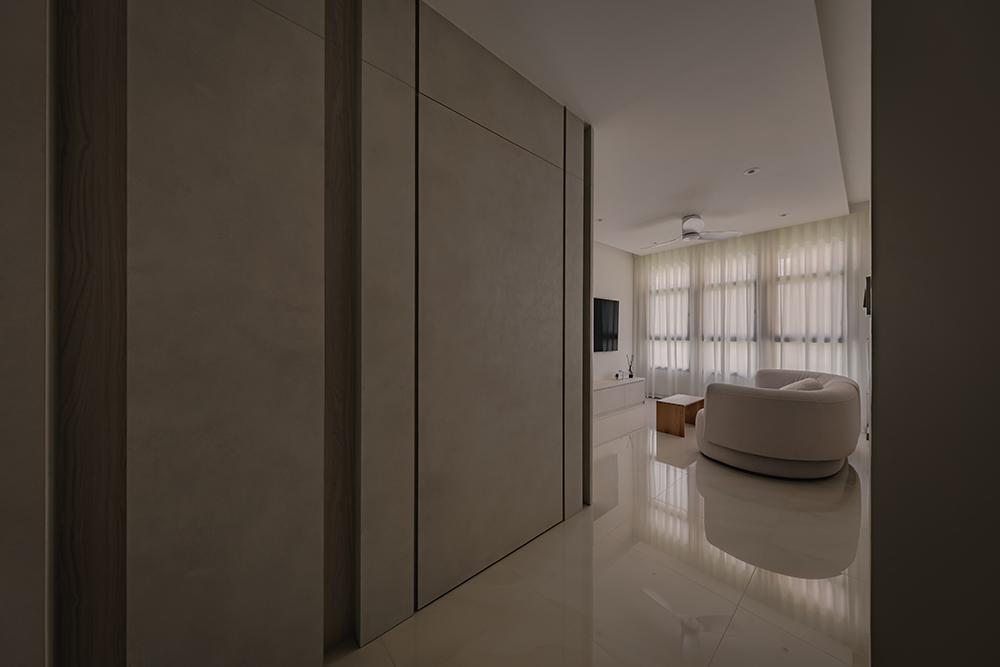 Modern Foyer with Homogeneous Tiles and Feature Wall
