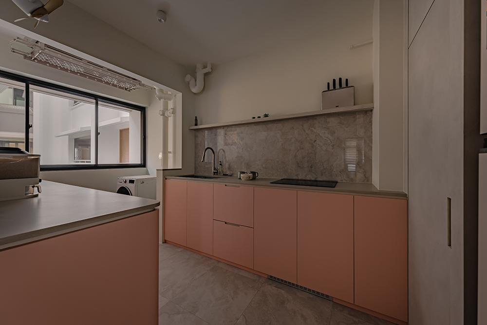 Modern Kitchen with Countertop and Homogeneous Tiles