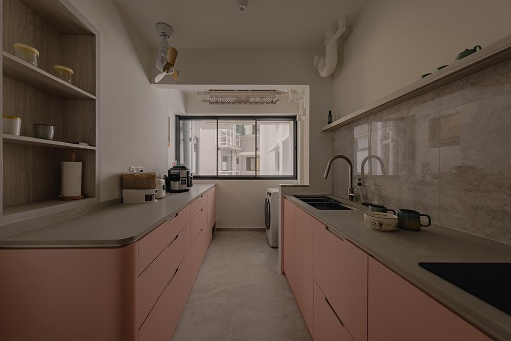 Modern Kitchen with Countertop and Homogeneous Tiles