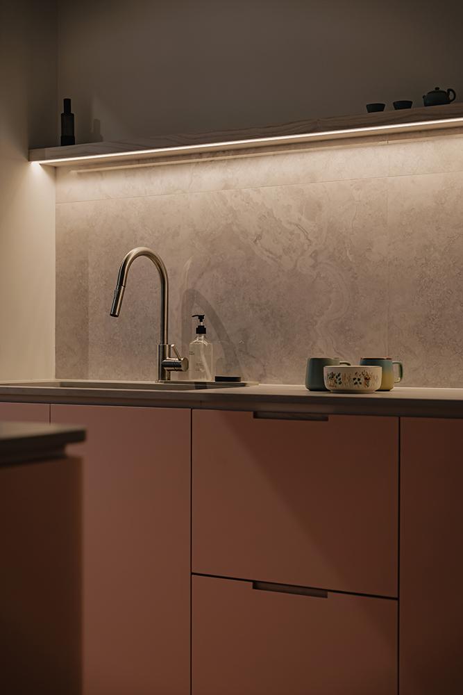 Modern Kitchen with Countertop and Homogeneous Tiles