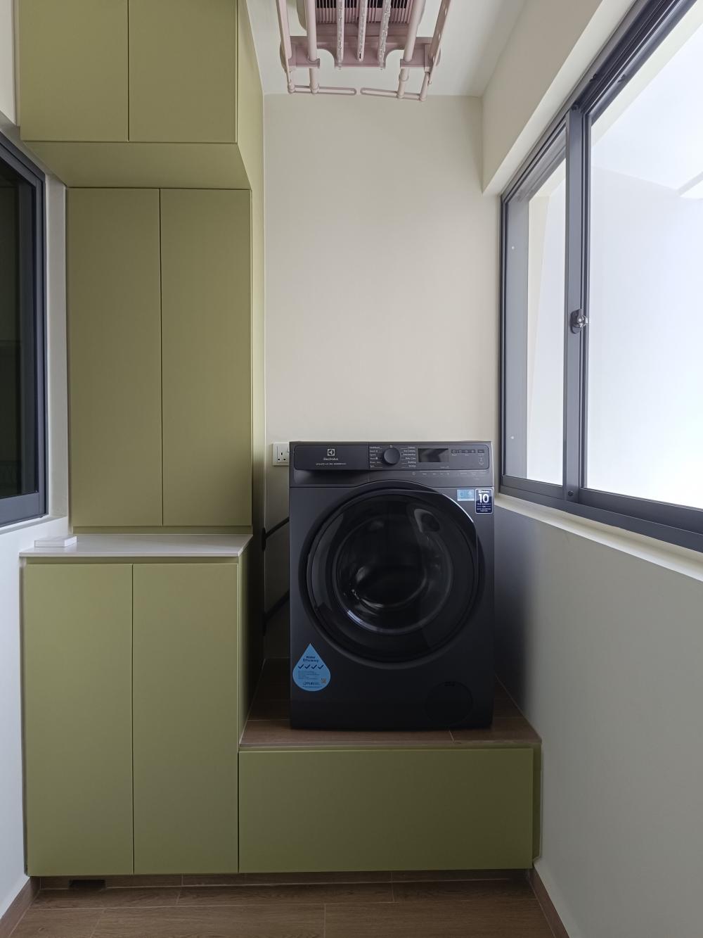 Minimalist Service Yard with Washing Machine and Laundry Area