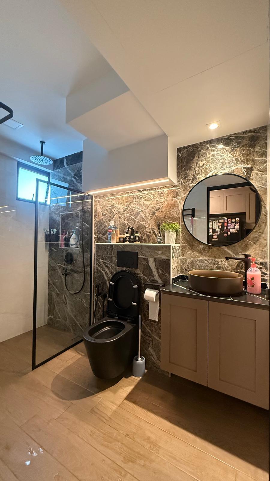 Transitional Bathroom with Homogeneous Tiles and Mirror