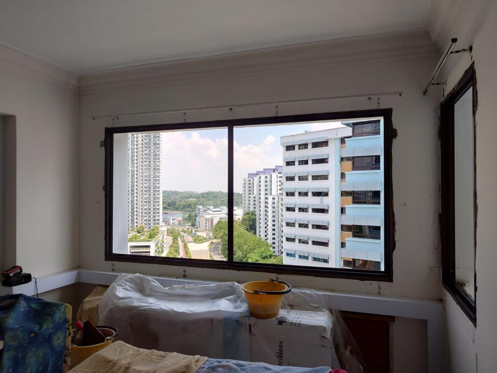 Asian Bedroom with Homogeneous Tiles and Granite Floor