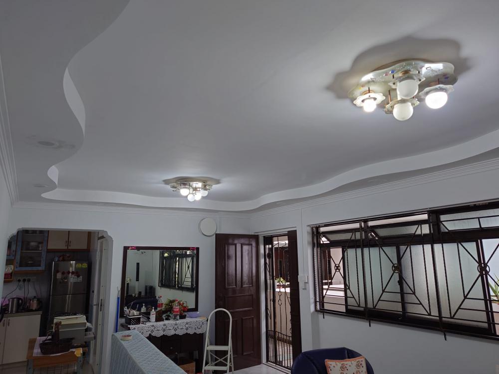 Asian Living Room with Vinyl Flooring and Homogeneous Tiles