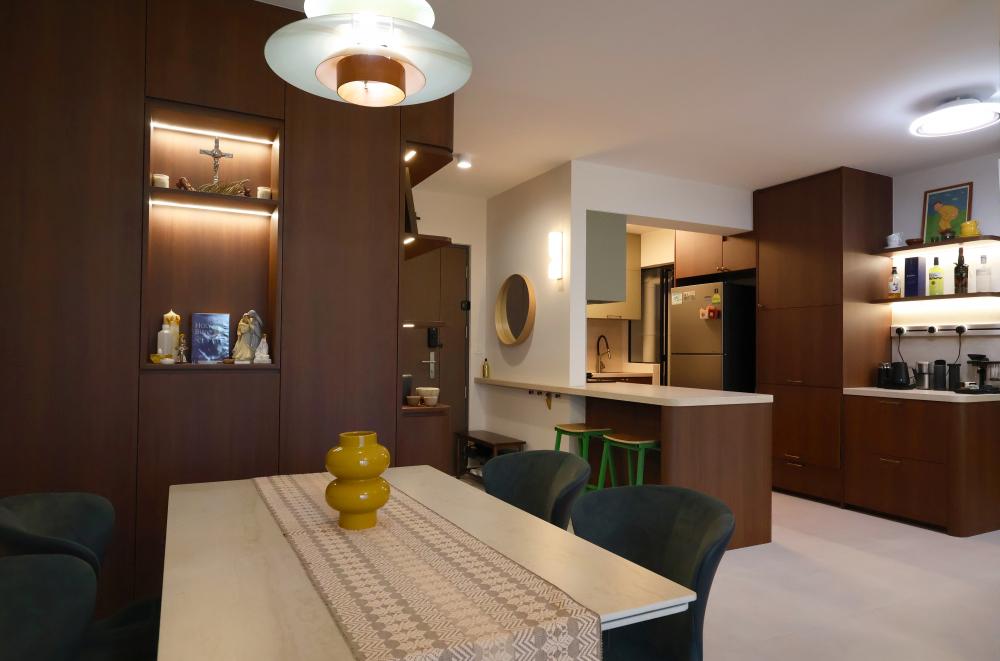 Modern Dining Room with Chandelier and Dining Table