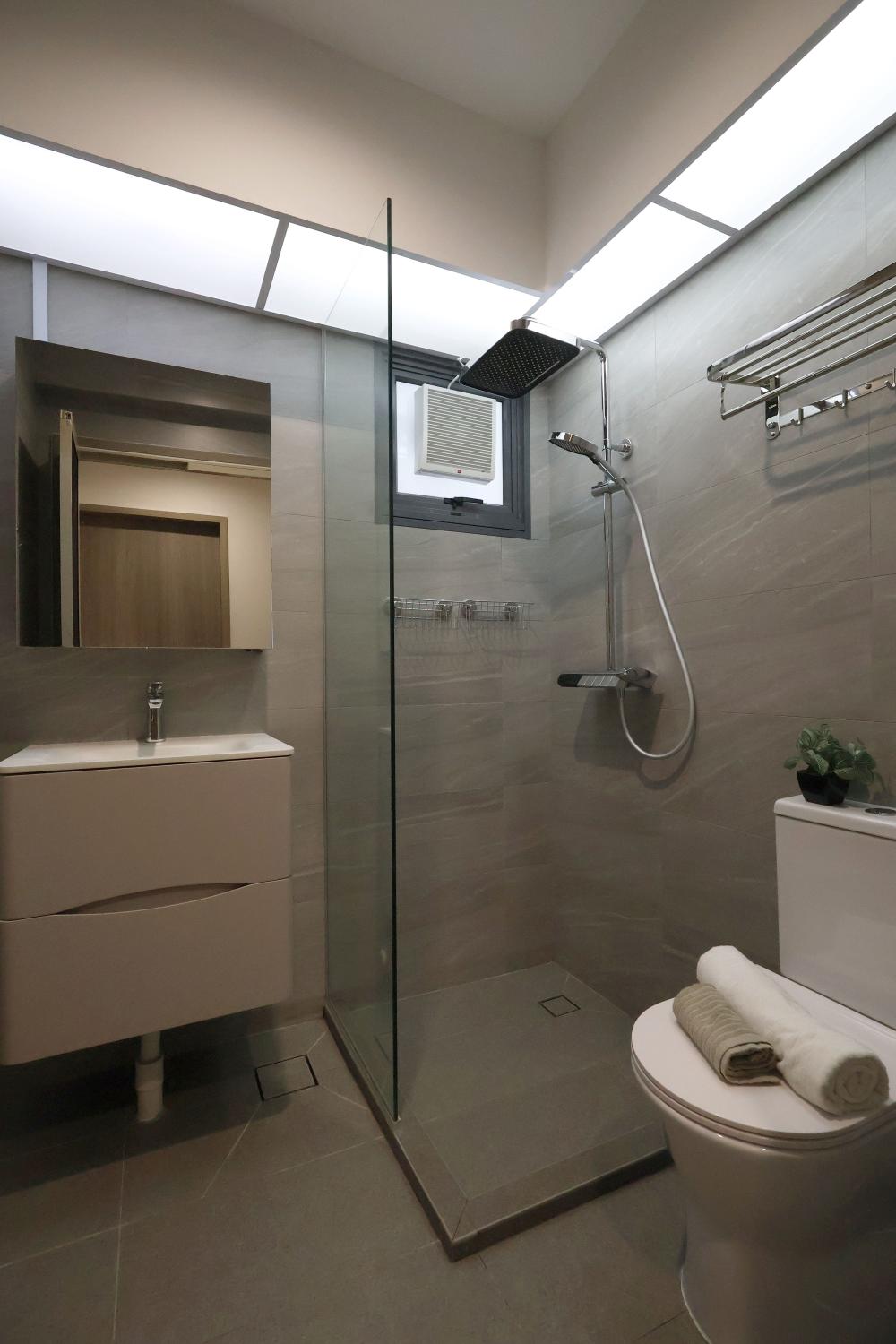 Modern Bathroom with Mirror and Bathroom Storage