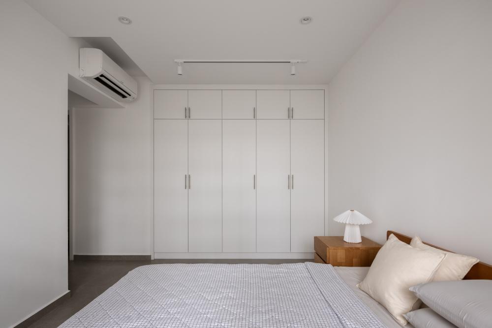 Minimalist Bedroom with Vinyl Flooring and Wood Flooring