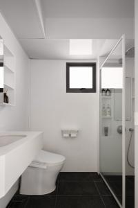 Minimalist Bathroom at Canberra Vista II