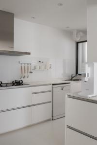Minimalist Kitchen at Canberra Vista II