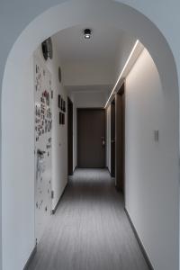 Contemporary Hallway at 338A Yishun Ave 6