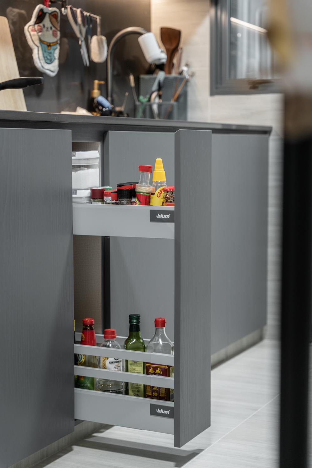 Contemporary Kitchen with Kitchen Backsplash and Kitchen Accessories